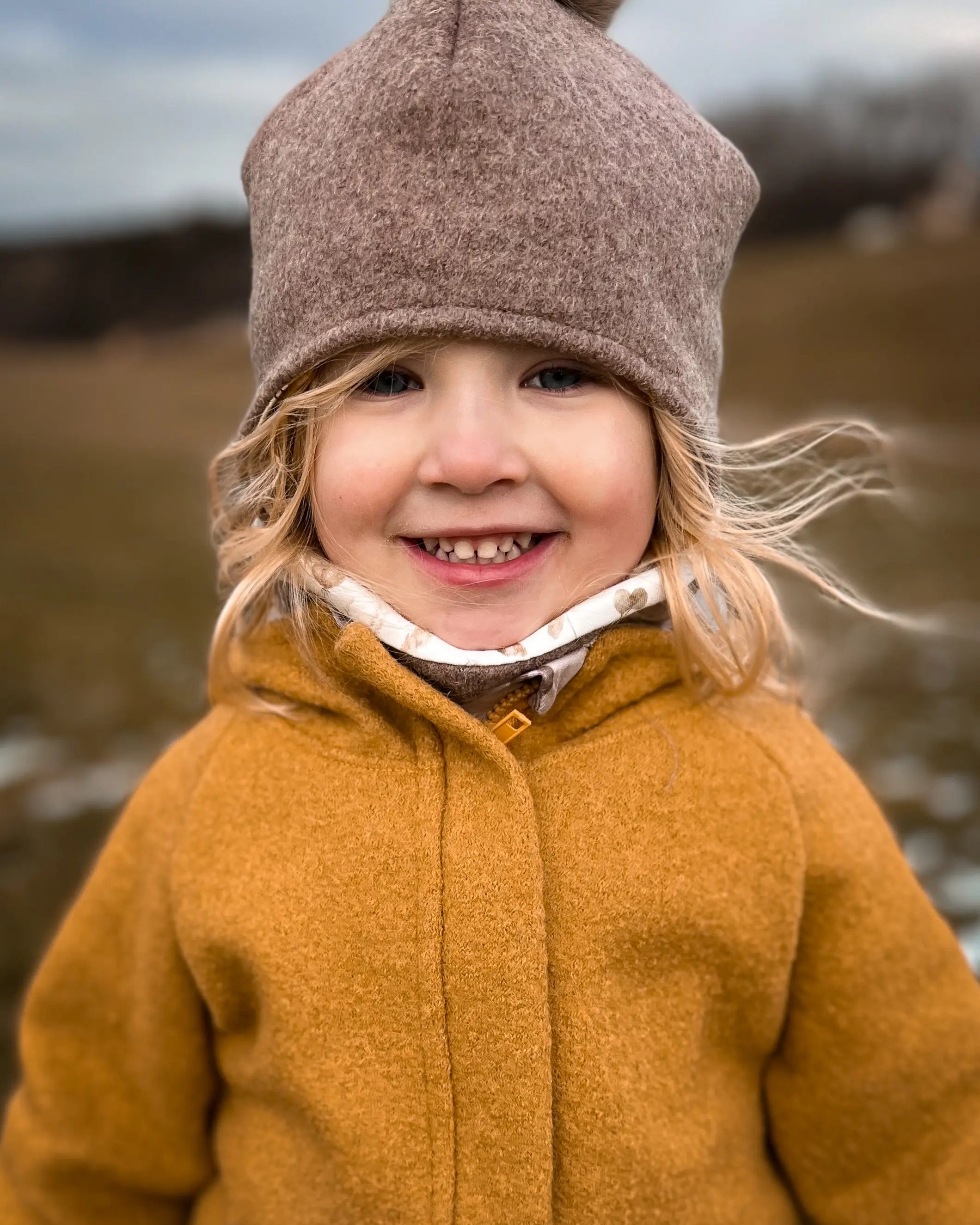 Baby Walkmütze aus 100% Schurwolle mit weichem Bio Baumwollfutter, ideal für kalte Tage und windiges Wetter