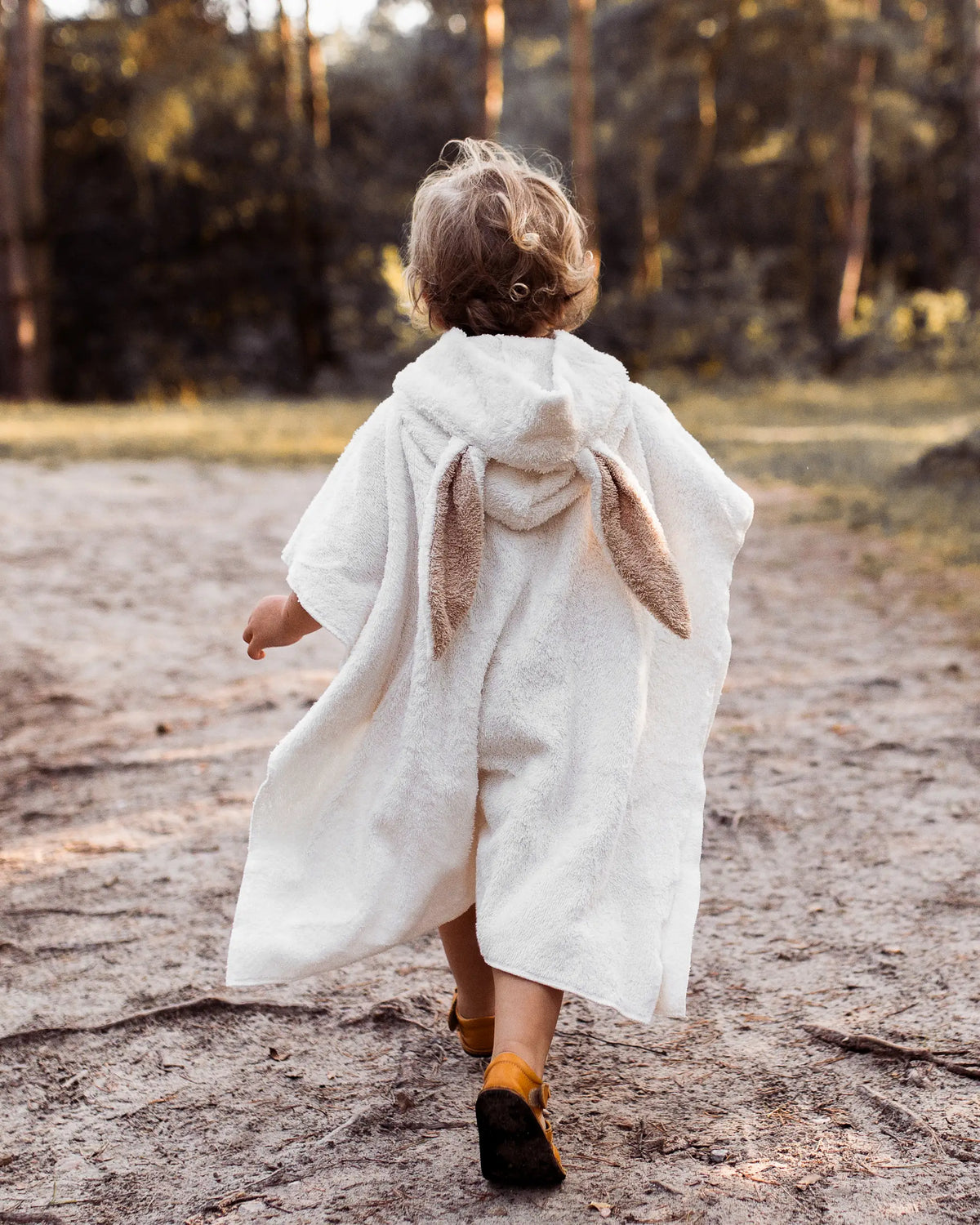 kuscheliger Kinder Hasen-Badeponcho mit Kapuze, Druckknöpfen und Bauchtasche, ideal für schnelles Abtrocknen nach Strand, Schwimmbad oder Badewanne