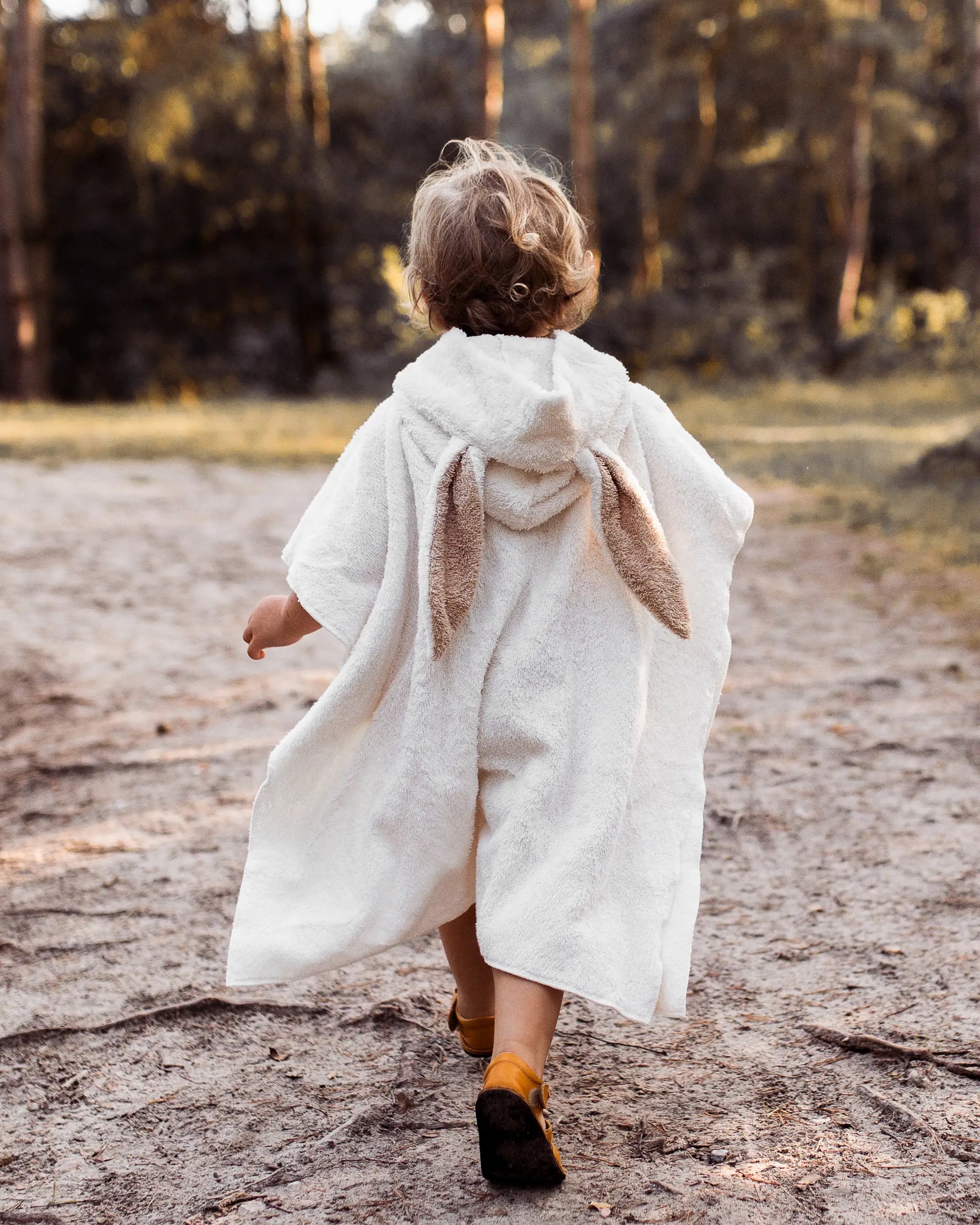 kuscheliger Kinder Hasen-Badeponcho mit Kapuze, Druckknöpfen und Bauchtasche, ideal für schnelles Abtrocknen nach Strand, Schwimmbad oder Badewanne