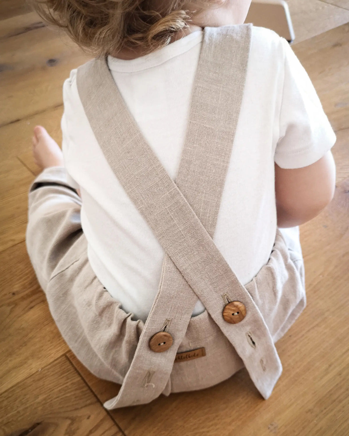 Kinder Leinen Sommer Latzhose Salopette mit Knöpfen Jungen Outfit für Feierlichkeiten wie Taufe, Hochzeit, Geburtstag oder Familienfeste