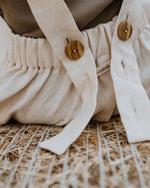 Kinder Leinen Latzhose Saloppette mit Holzknöpfen Jungen Outfit für Taufe, Hochzeit oder Fotoshooting