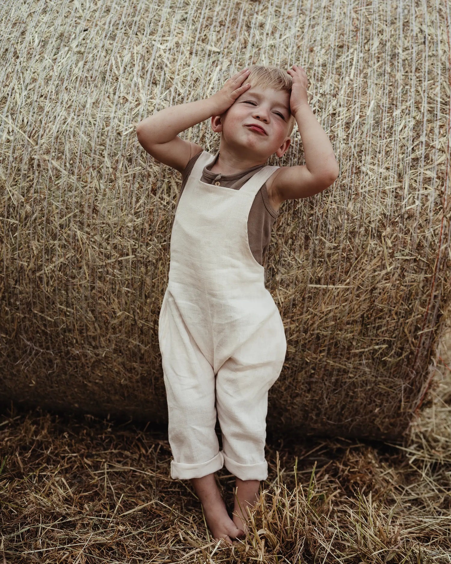 Kinder Leinen Sommer Latzhose Salopette mit Knöpfen Jungen Outfit für Feierlichkeiten wie Taufe, Hochzeit, Geburtstag oder Fotoshooting