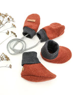 Wollwalk Babyschuhe aus Schurwolle, weich und wärmend für Tragebabys, Kinderwagen und kalte Tage mit passenden Walk Hanschuhen
