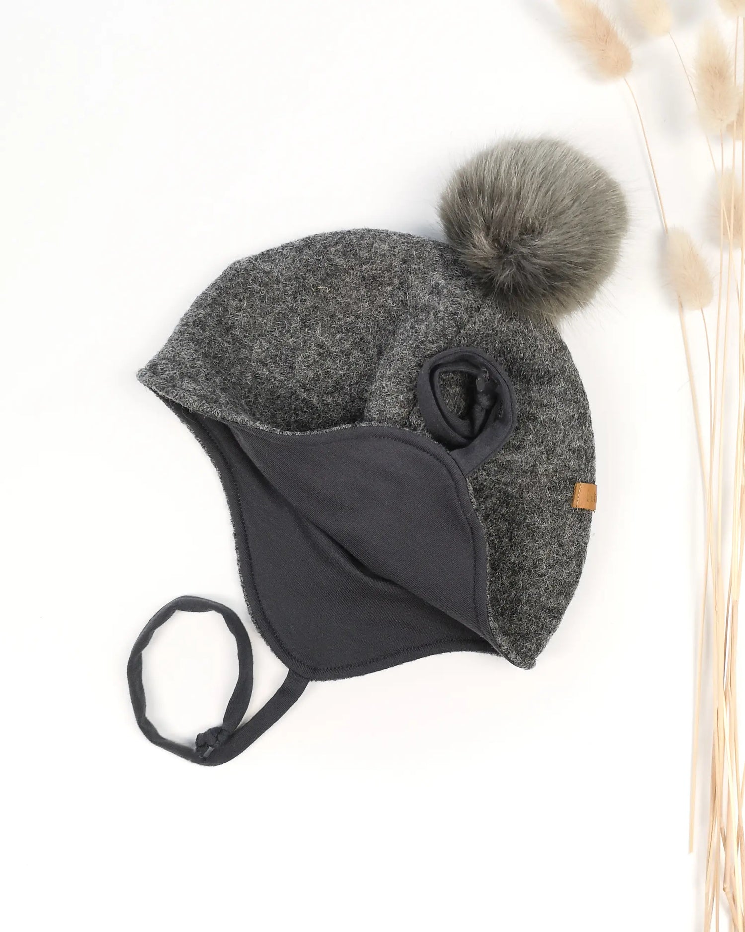 Winter Mütze für Kinder aus Wollwalk mit Kunstfell-Bommel