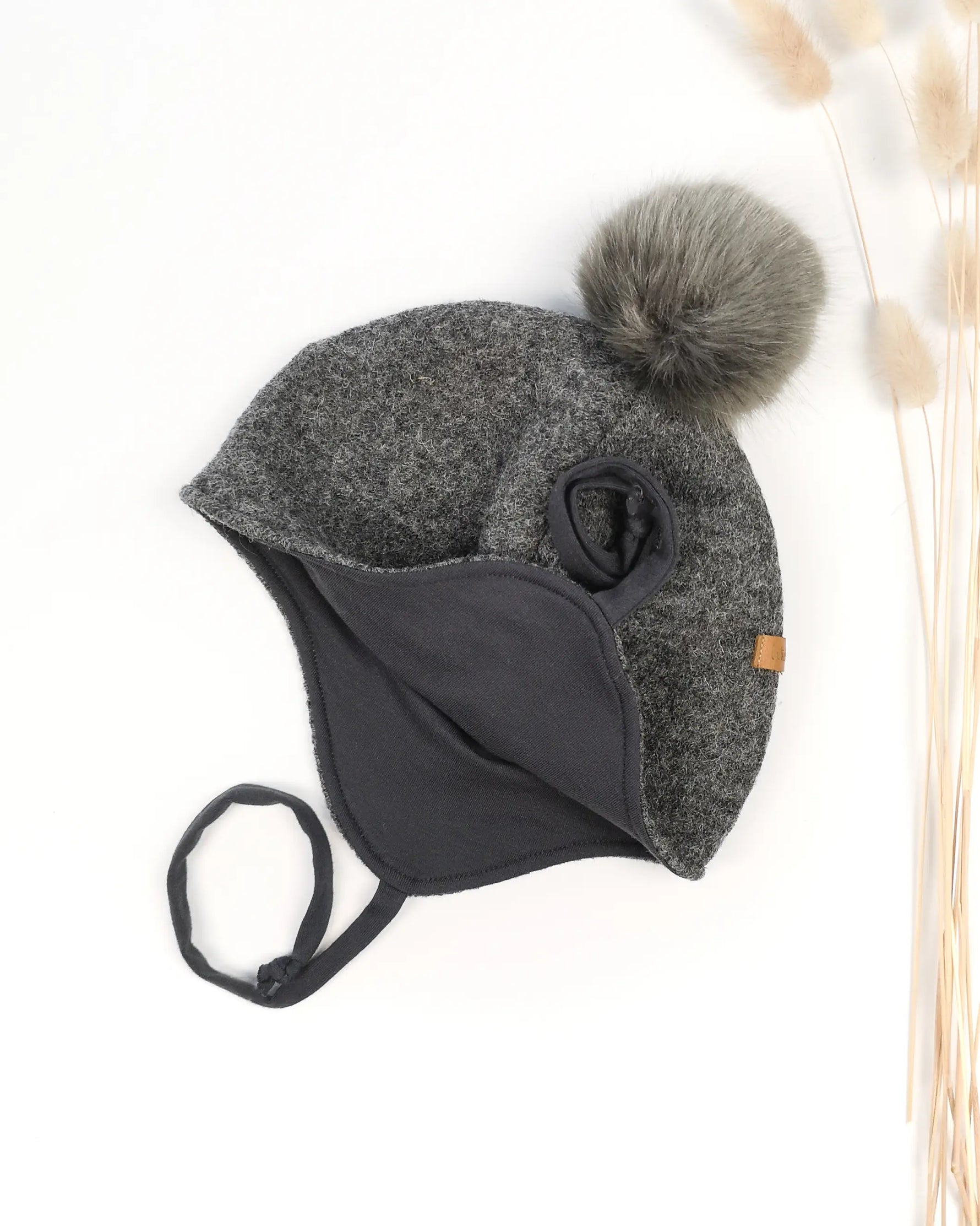 Winter Mütze für Kinder aus Wollwalk mit Kunstfell-Bommel