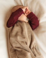 Sommerschlafsack für Babys aus Wollfrottee im Kinderbett, leichter Schlafsack für Sommer und Übergangszeit ohne Hitzestau