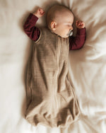 Baby Sommerschlafsack aus Bio Merino Wollfrottee in sanfter Farbe, ärmellos für warme Nächte, atmungsaktiv und temperaturregulierend für ein angenehmes Schlafklima