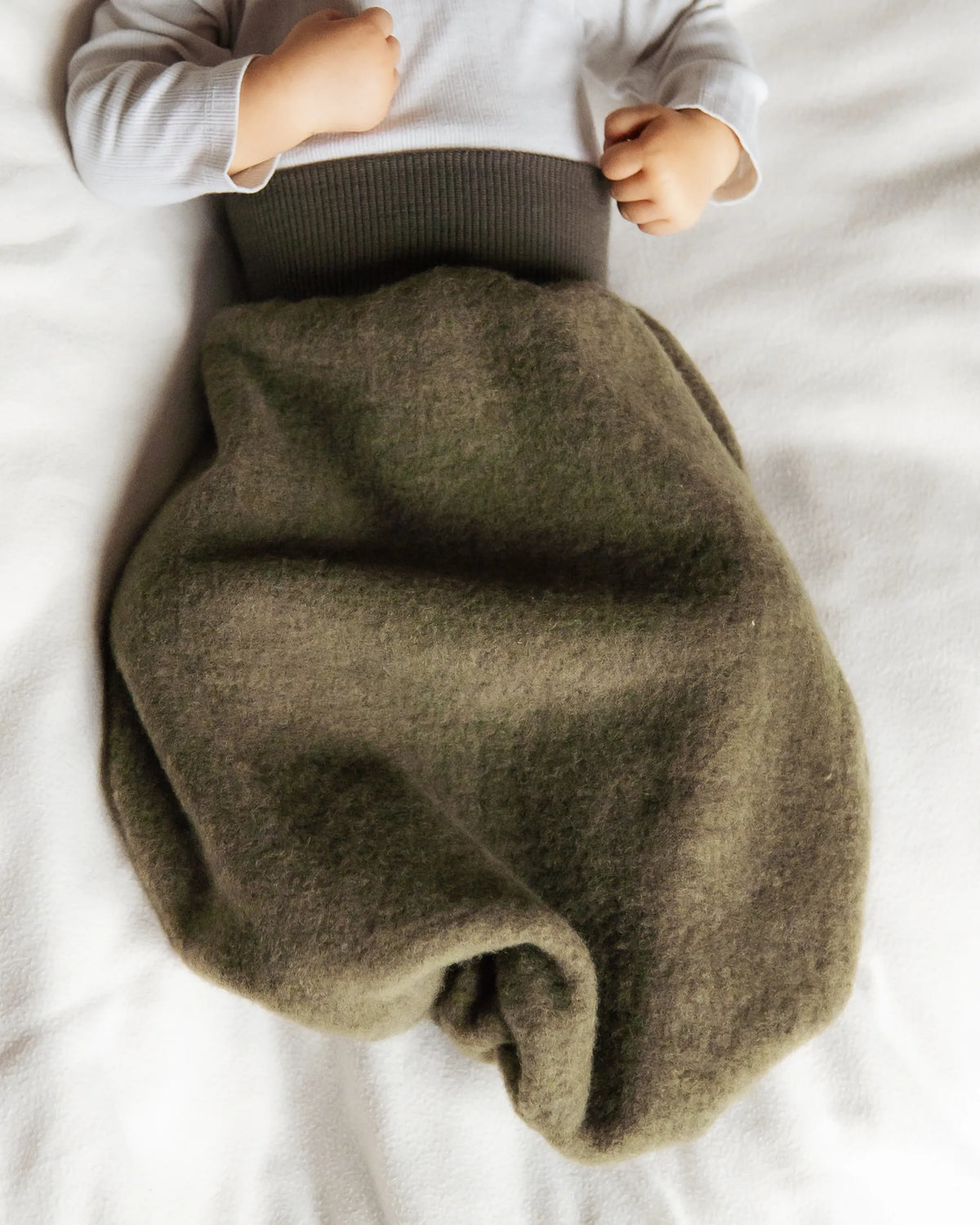 Baby Strampelsack mit Bauchbündchen aus Wollfleece (Bio Merinowolle)