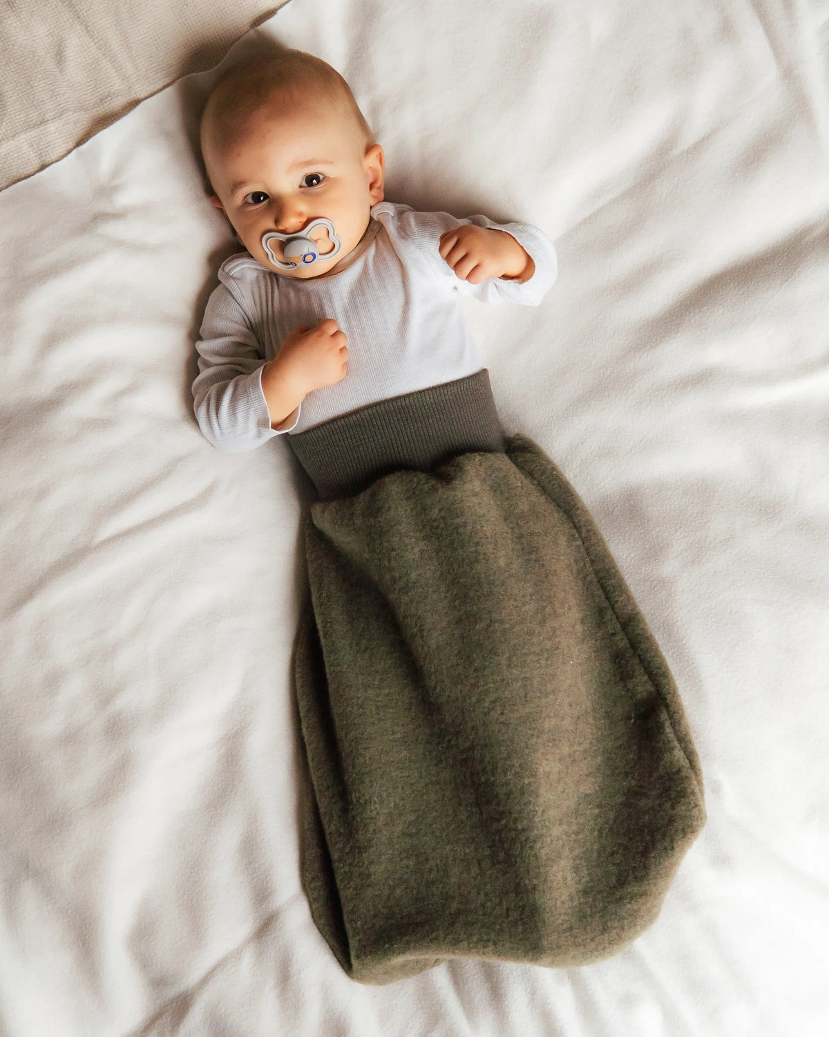 Baby Strampelsack mit Bauchbündchen aus Wollfleece (Bio Merinowolle)