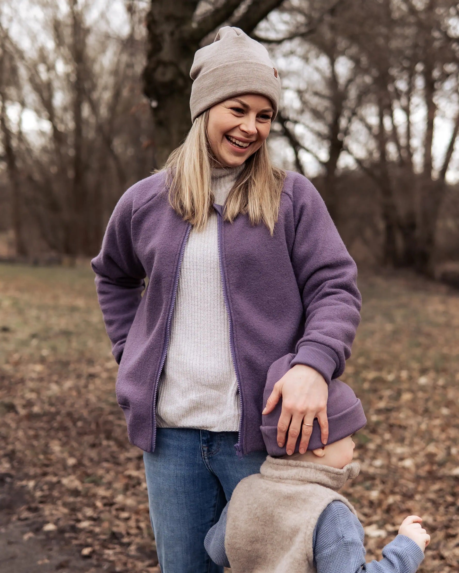 Gefütterte Damen Bomberjacke aus Wollwalk mit Reißverschluss, warm und temperaturausgleichend, ideal für Herbst, Winter und Frühling.
