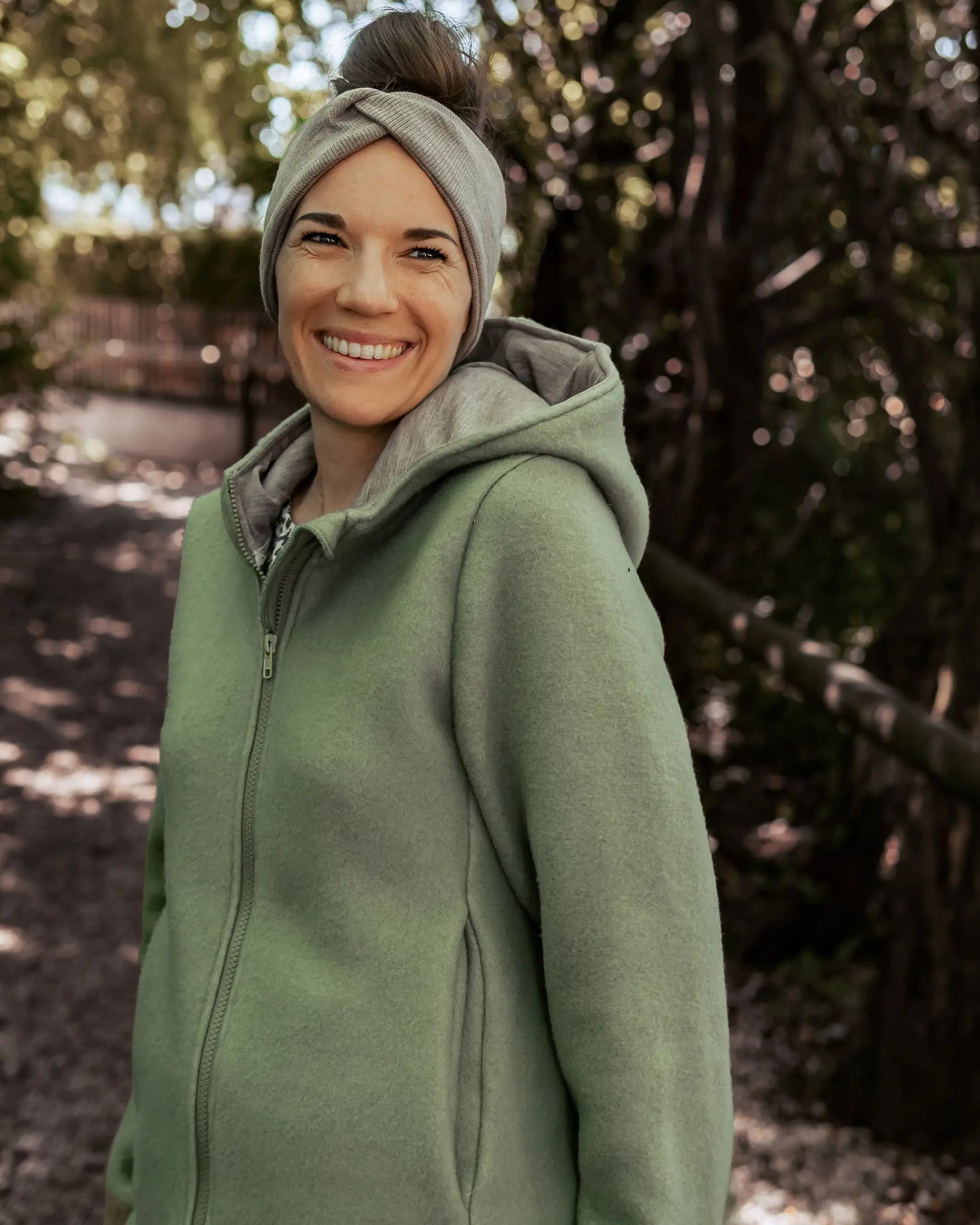 Damen Fleecejacke aus hochwertigem Bio-Merino-Wollfleece mit Reißverschluss und praktischen Taschen – nachhaltig und fair in Deutschland handgefertigt.
