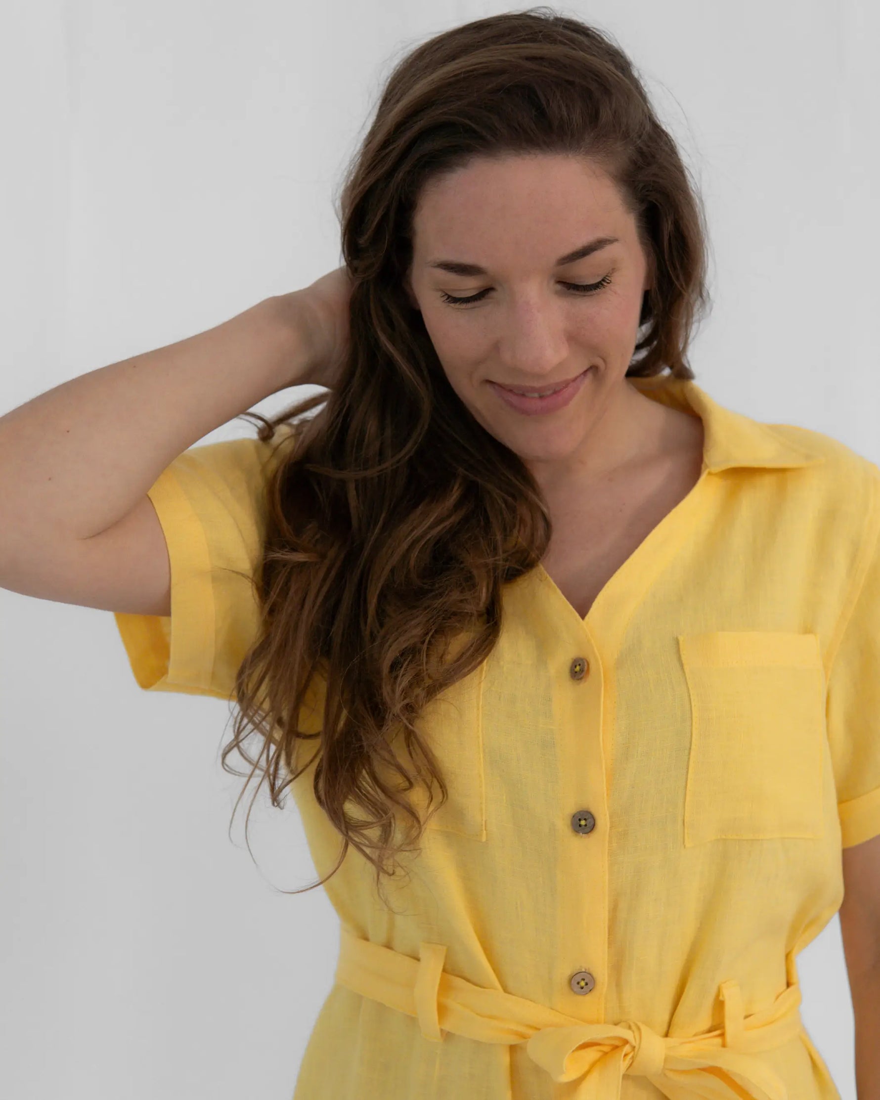 luftiges Sommerkleid aus Leinen für Damen mit aufgesetzten Brusttaschen, angenehm kühlend und vielseitig kombinierbar