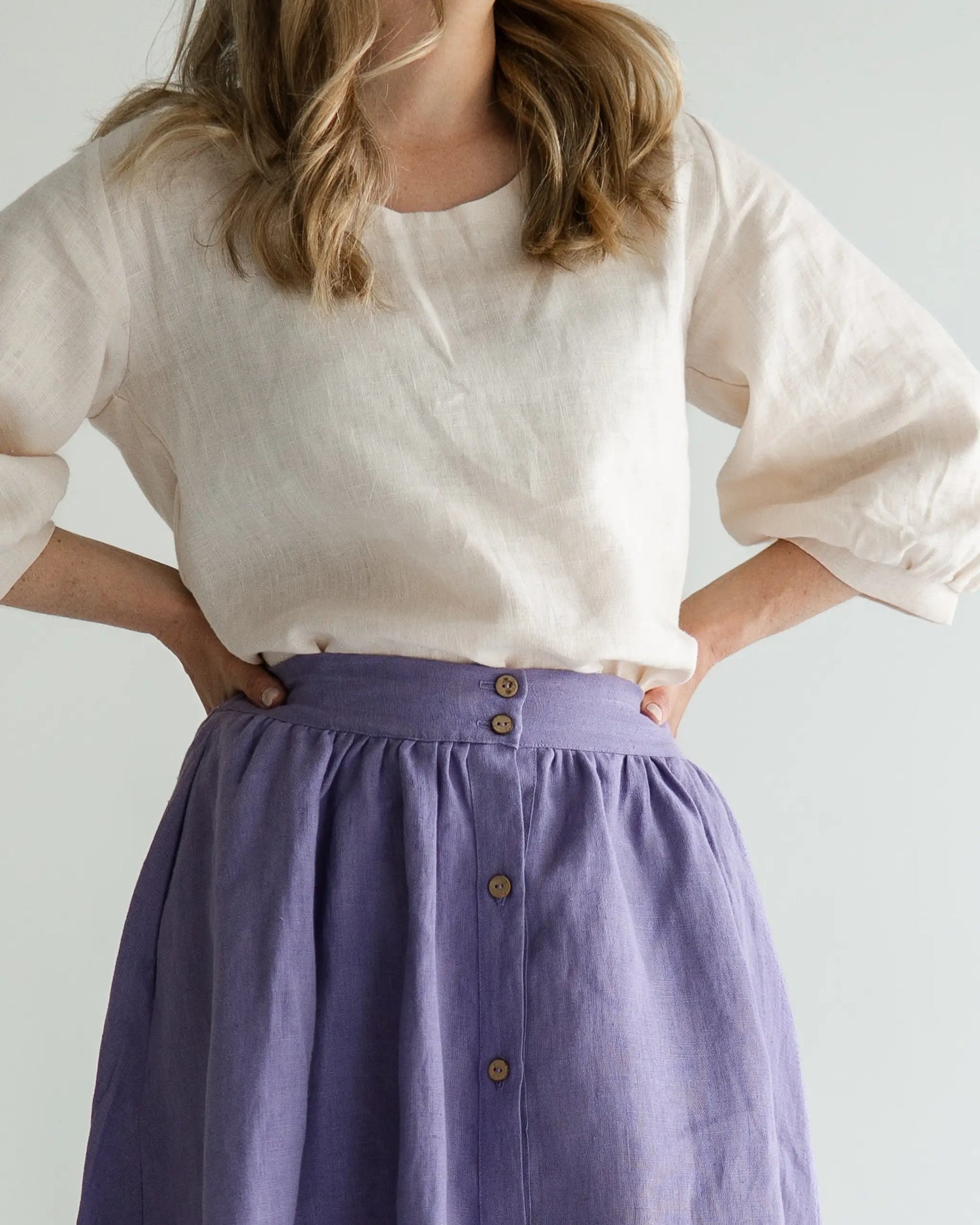 Zeitlose Damen Bluse aus 100% Leinen mit 3/4-Ärmeln, weich und luftig für Alltag und besondere Anlässe. Eine Bluse für alle Frauen und Figurtypen