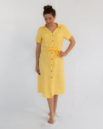 Damen Leinenkleid im Hemdblusenstil mit Bindegürtel und Brusttaschen, zeitlos elegant und vielseitig kombinierbar im Alltag oder Büro