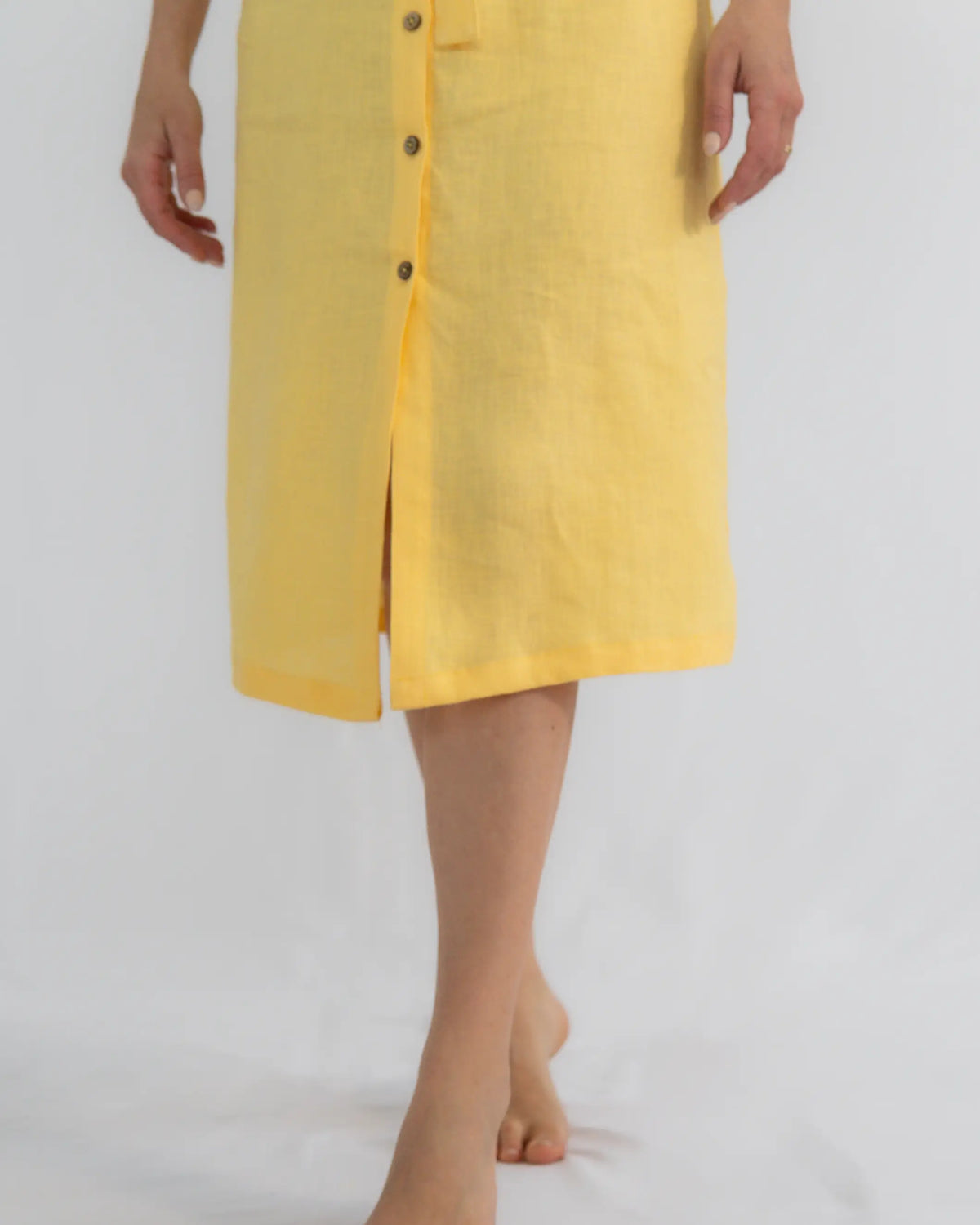 Hemdblusenkleid für Damen aus 100% gewaschenem Leinen in Midi-Länge, luftig leicht und atmungsaktiv für warme Sommertage