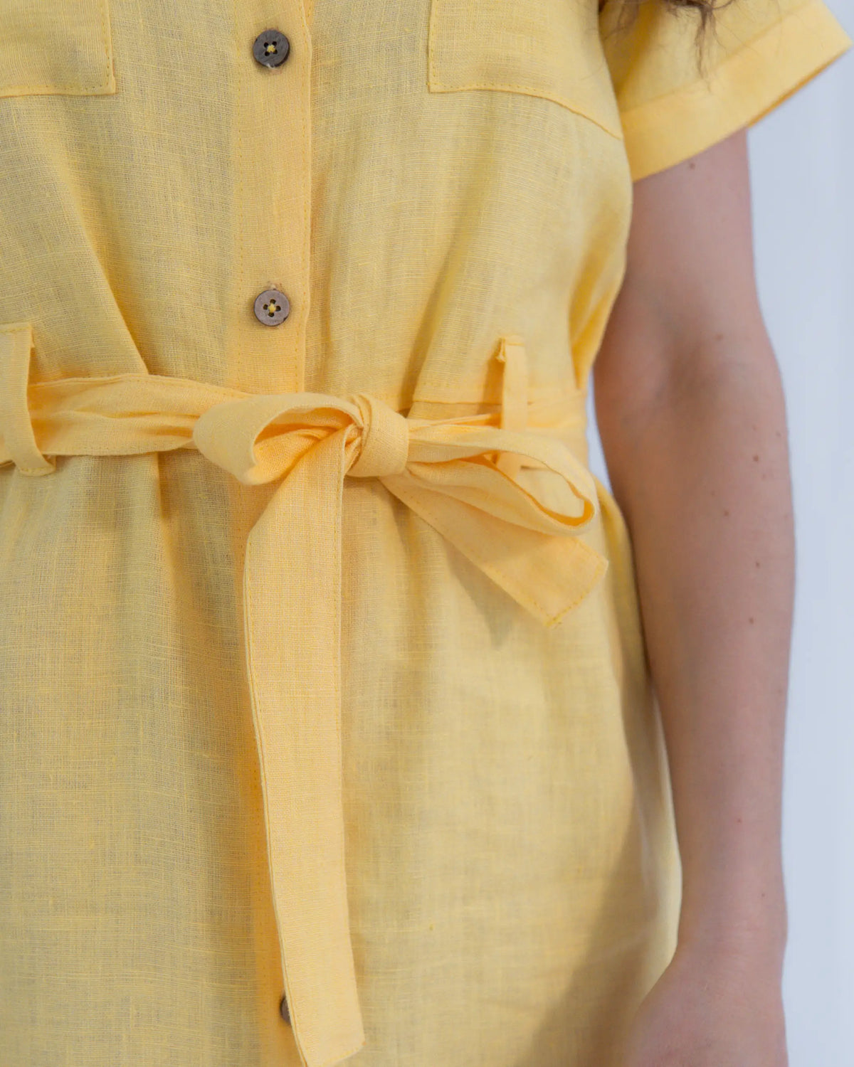 Damen Stillkleid aus Leinen mit Bindegürtel und Hemdblusenkragen, stilvoll und angenehm leicht zu tragen