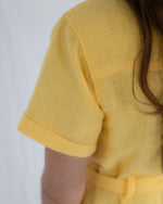Damen Leinenkleid mit kurzen ärmeln im Hemdblusenstil mit Bindegürtel, weich fallend und feminin geschnitten für Alltag, Büro und Freizeit