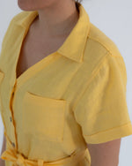 nachhaltiges Damen Leinenkleid mit Kragen. Ein Hemdkleid, das weich, hautfreundlich und perfekt als Sommerkleid ist