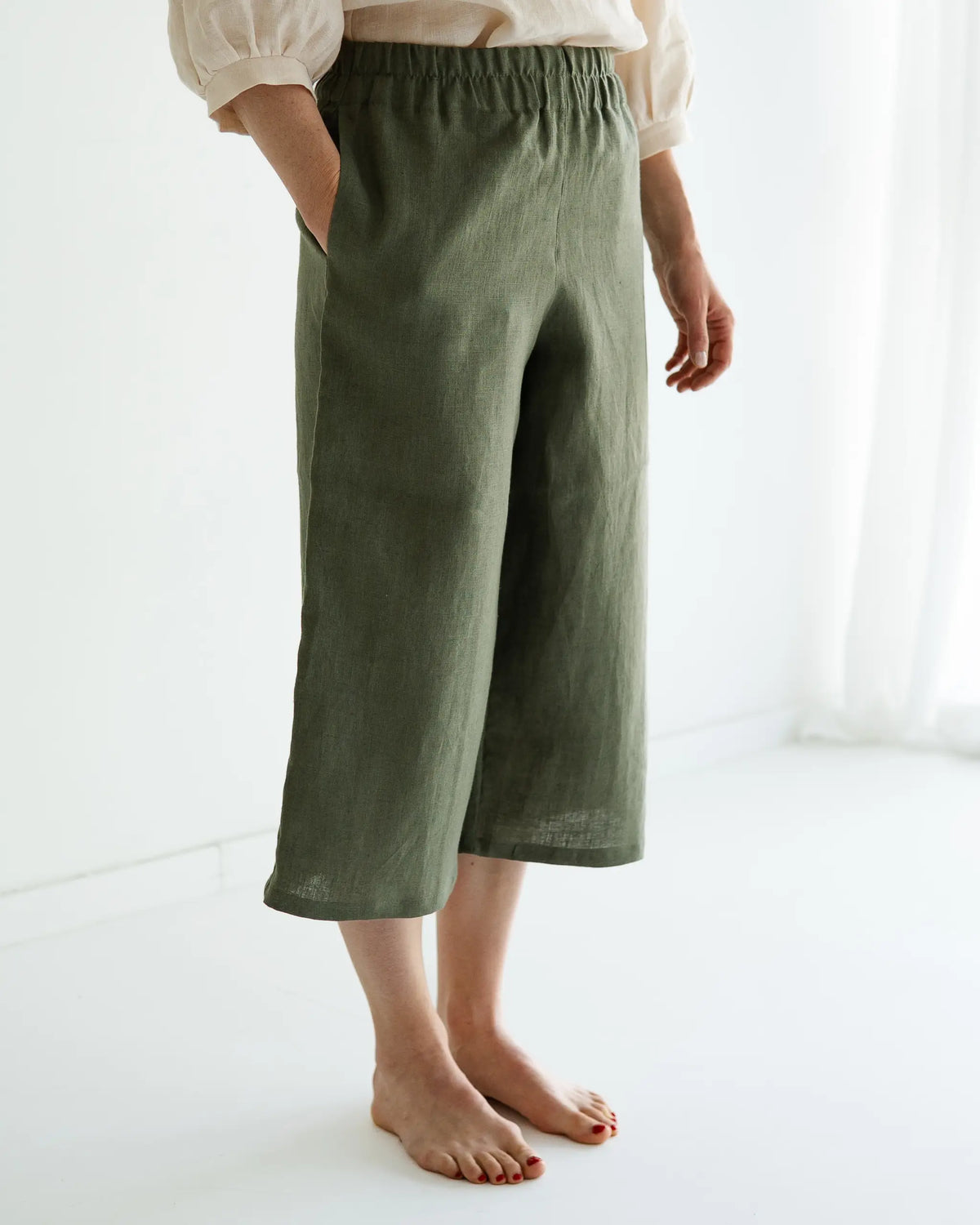 Leinen Culotte Damen aus 100% Leinen, weite Sommerhose mit High Waist Schnitt, luftig und elegant für warme Tage.