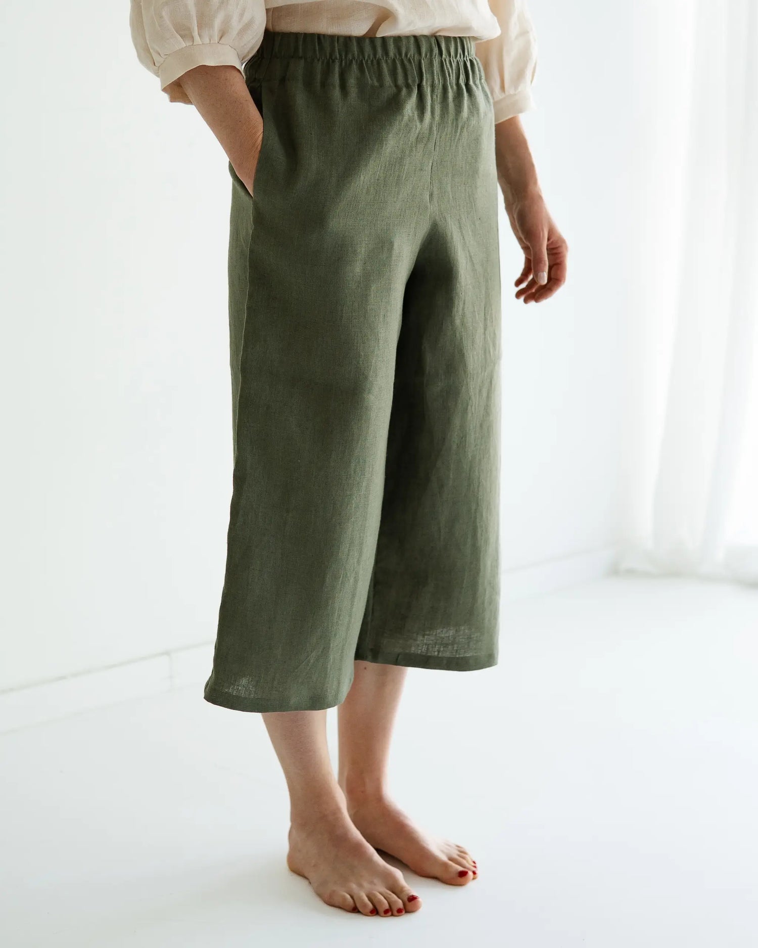 Leinen Culotte Damen aus 100% Leinen, weite Sommerhose mit High Waist Schnitt, luftig und elegant für warme Tage.