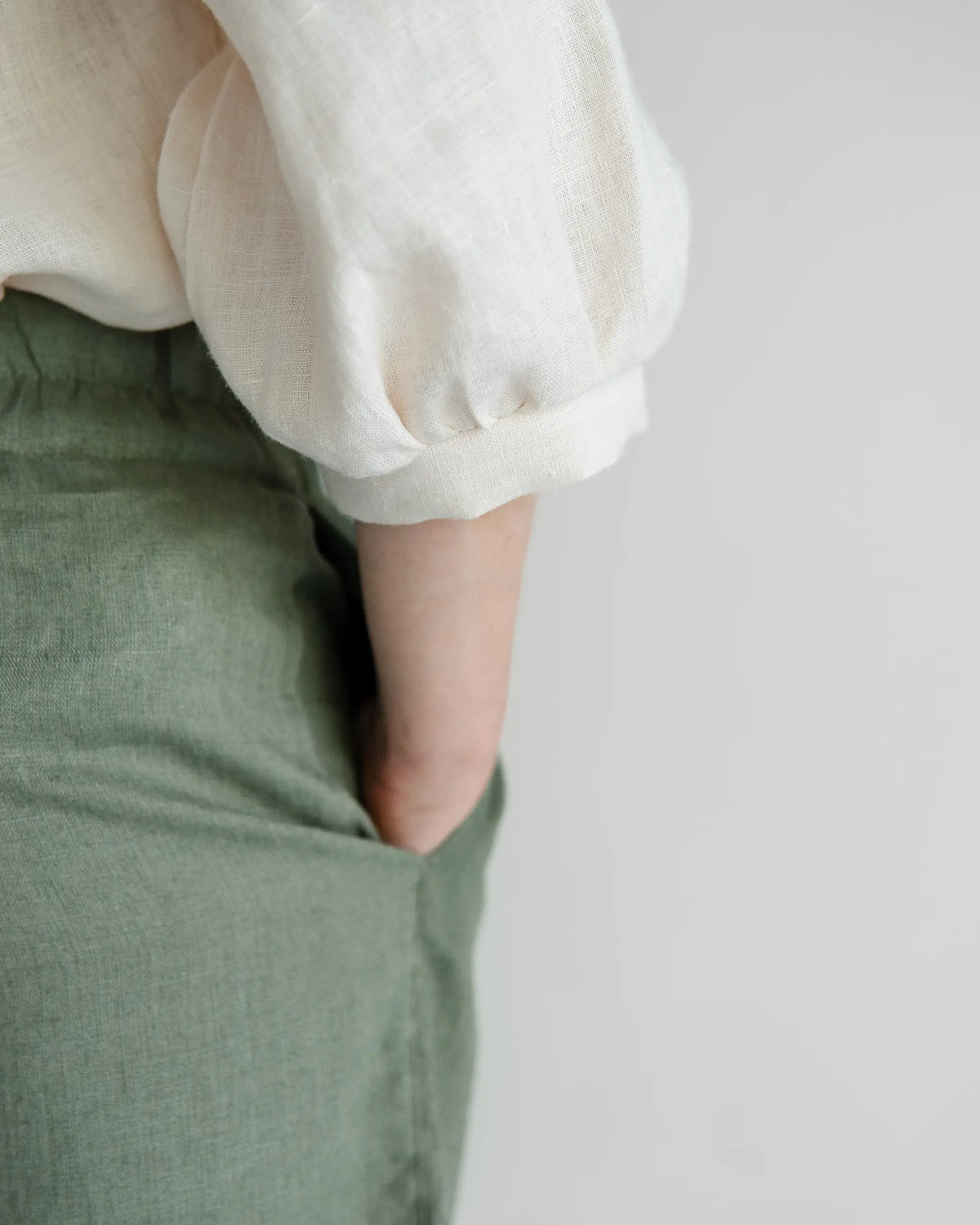 Leinen Culotte mit hoher Taille und optionalen Taschen, stilvolle und bequeme Damenhose für warme Temperaturen.
