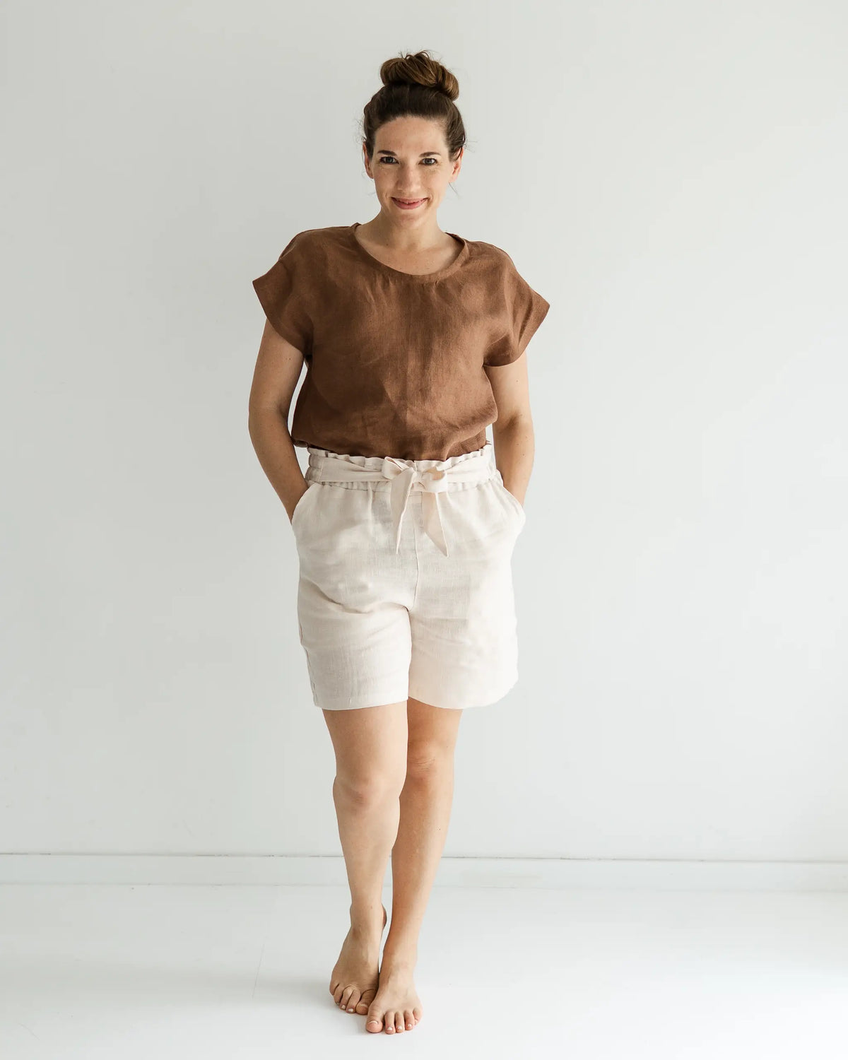Damen Sommershirt aus 100% Leinen, luftig und atmungsaktiv, ideales kurzarm Oberteil für Frauen und deine Capsule Wardrobe