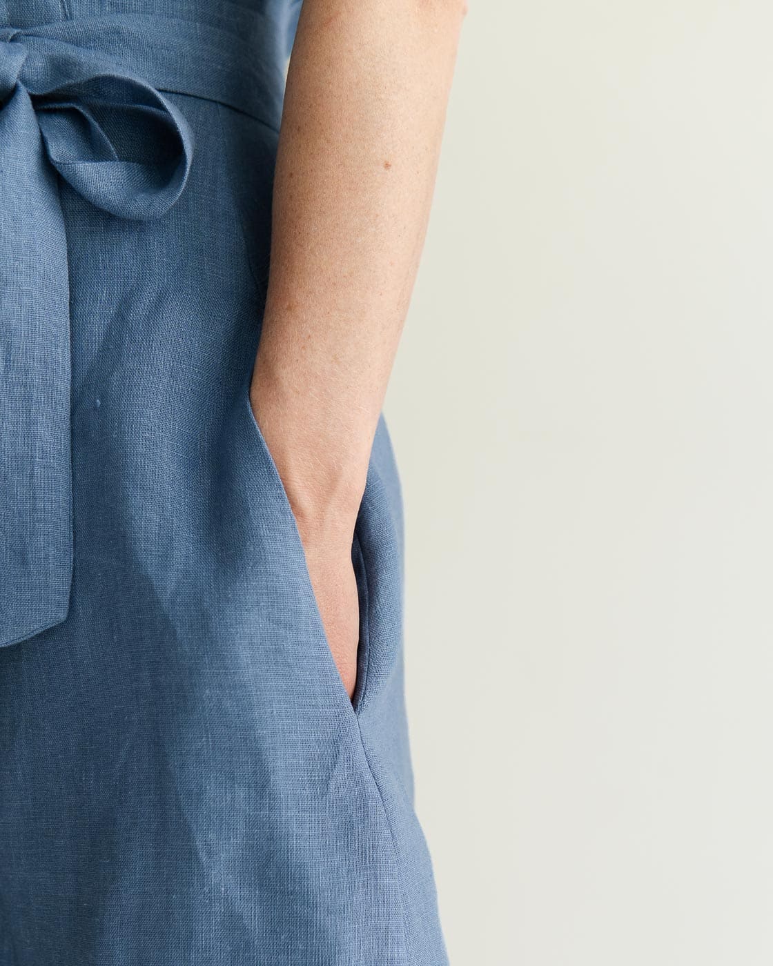 Sofortkauf: knielanges Damen Wickelkleid aus Leinen in Sommerblau, Gr. S (34/36)