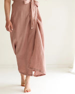 Damen Wickelkleid bodenlang aus weichem Leinen, vielseitig kombinierbar für Frauen und Mamas die im Sommer nicht schwitzen wollen