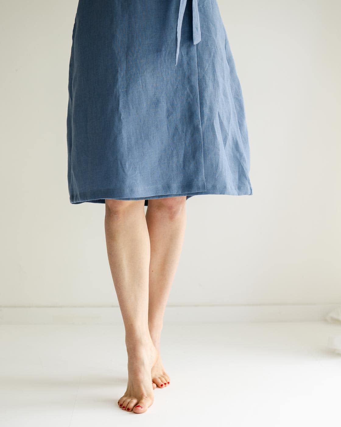 Sofortkauf: knielanges Damen Wickelkleid aus Leinen in Sommerblau, Gr. S (34/36)