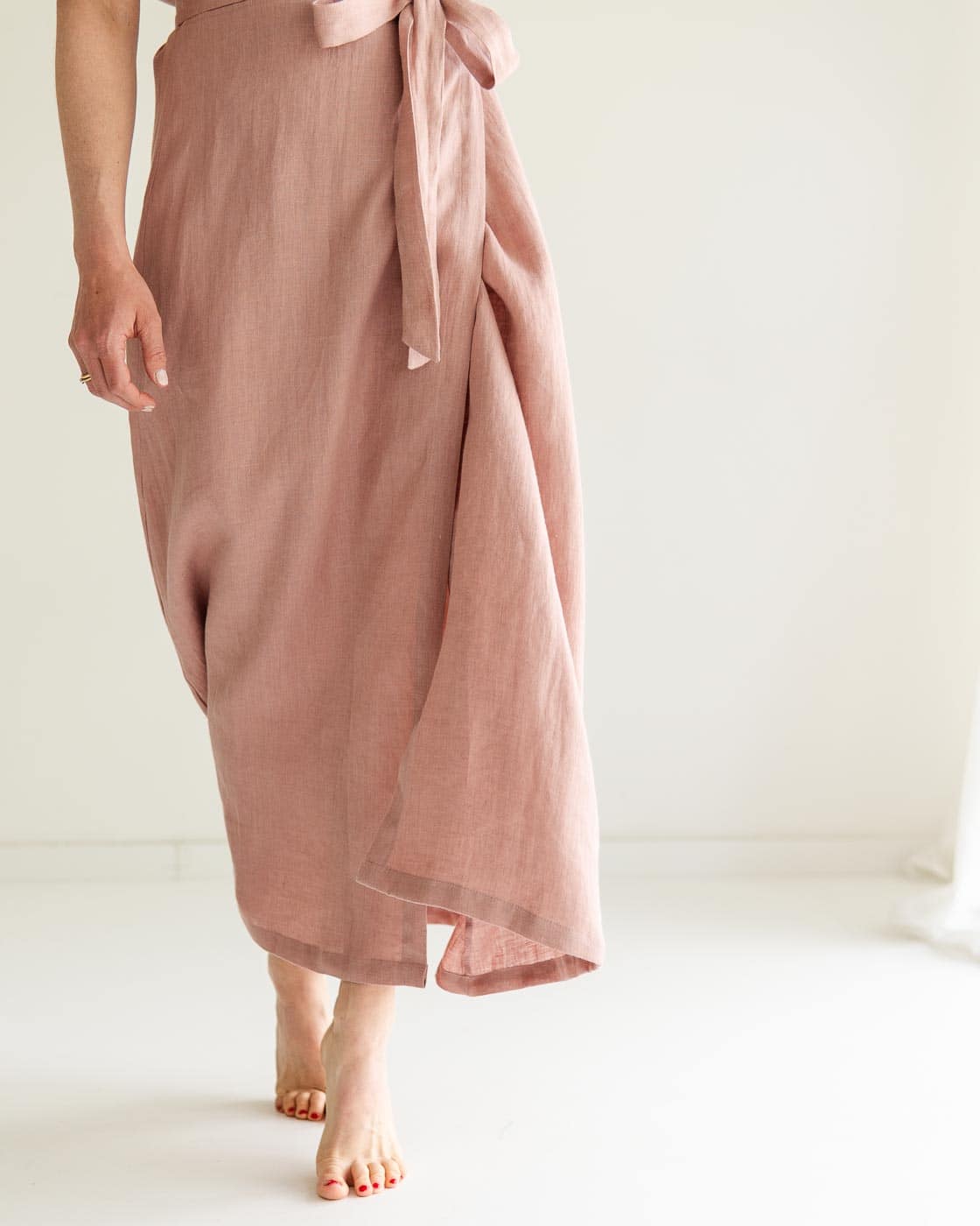 Sofortkauf: wadenlanges Damen Wickelkleid aus Leinen in Altrosa, Gr. S (34/36)