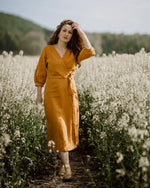 wadenlanges Midi Wickelkleid für Damen aus 100% Leinen, luftig und weich, ideal für warme Sommertage, Kleid für festliche Anlässe, Hochzeit oder Standesamt.