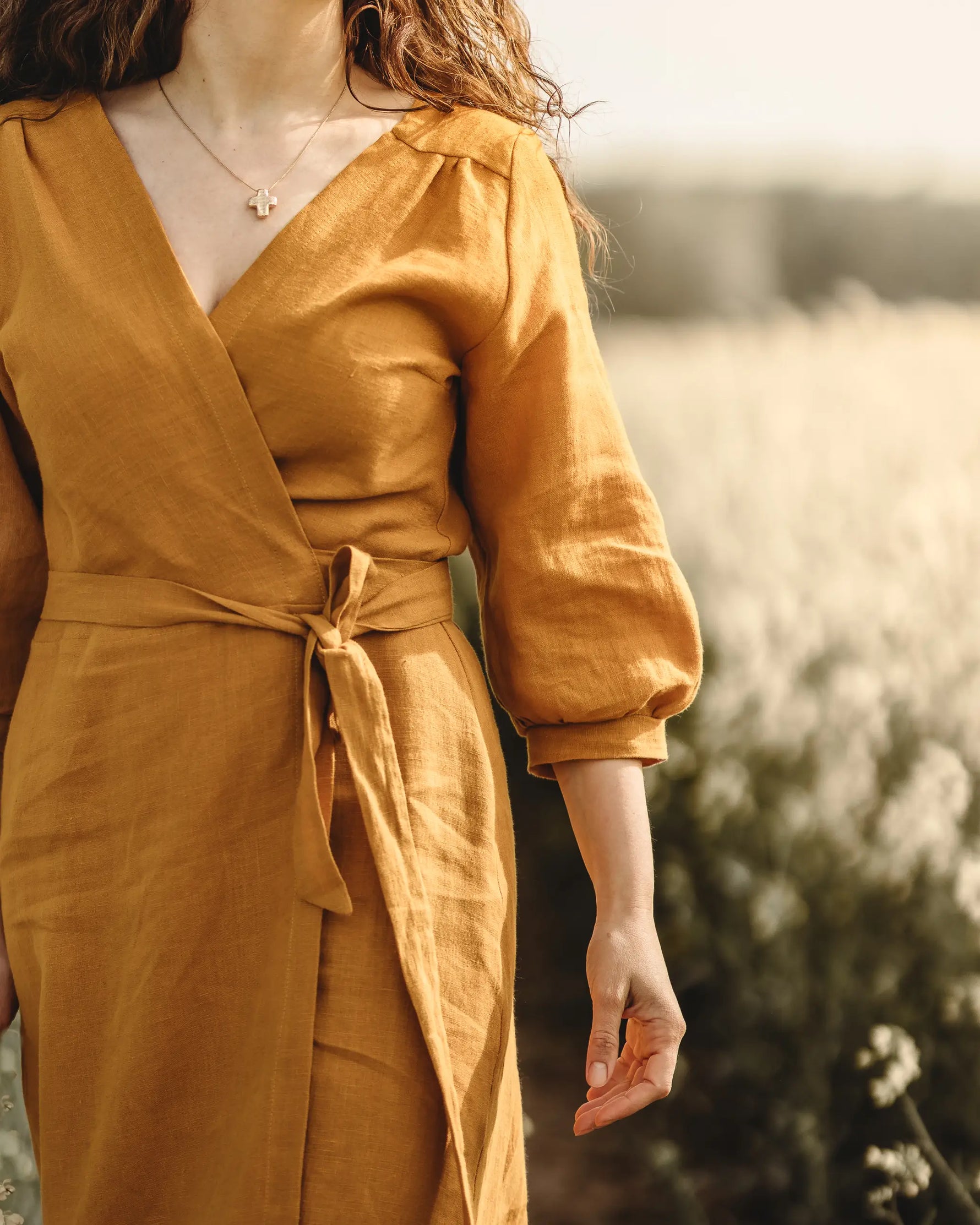 Wickelkleid für Damen aus 100% Leinen, luftig und weich, ideal als Sommerkleid ganz ohne Schwitzen aus kühlendem Leinenstoff