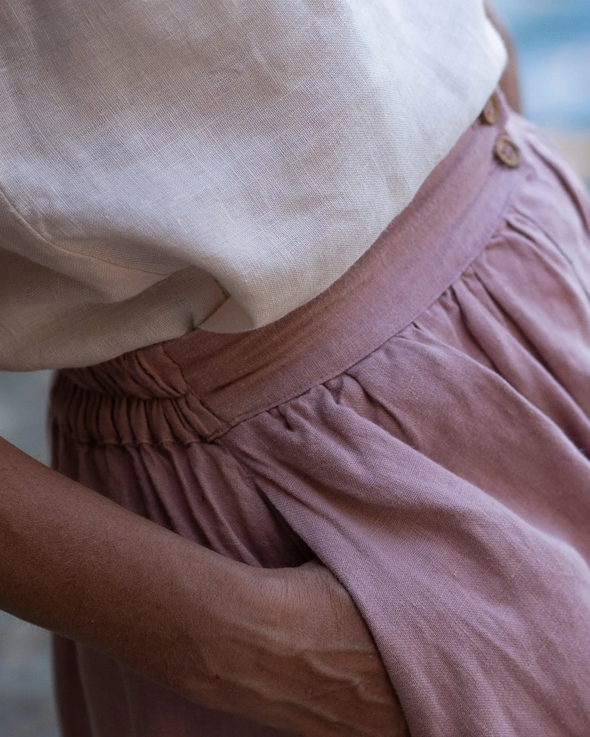 Eleganter Midi Damen Leinenrock mit Gummizug, Knopfleiste und großen Taschen
