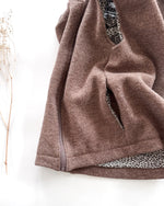 Handgemachte Weste für Damen aus Wollwalk, atmungsaktiv und pflegeleicht, mit Taschen und individuell konfigurierbar für jede Jahreszeit.