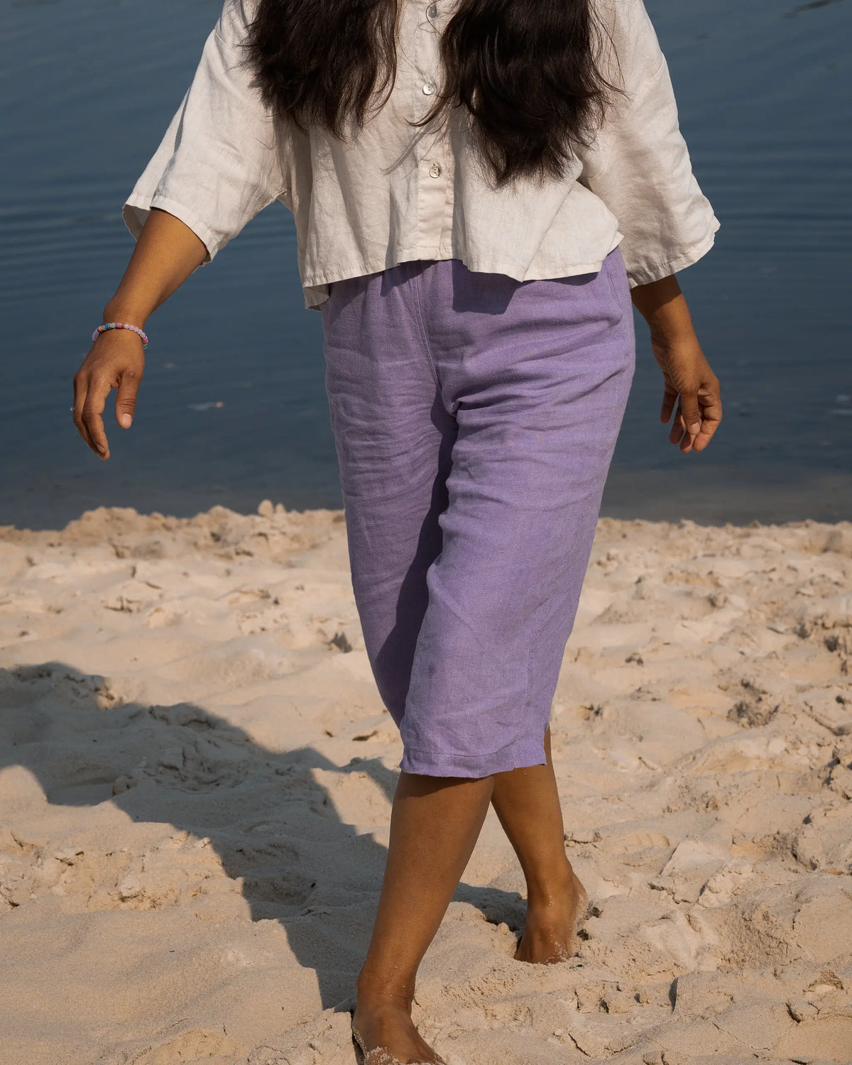 Damen Culotte aus hochwertigem und weichem 100% gewaschenem Leinen. Luftige Sommerhose mit weitem Bein und Hoher Taille, in vielen verschiedenen Farben. Unsere  Culotte für Damen sind luftig und leicht für den Sommer