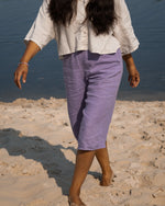 Damen Culotte aus hochwertigem und weichem 100% gewaschenem Leinen. Luftige Sommerhose mit weitem Bein und Hoher Taille, in vielen verschiedenen Farben. Unsere  Culotte für Damen sind luftig und leicht für den Sommer