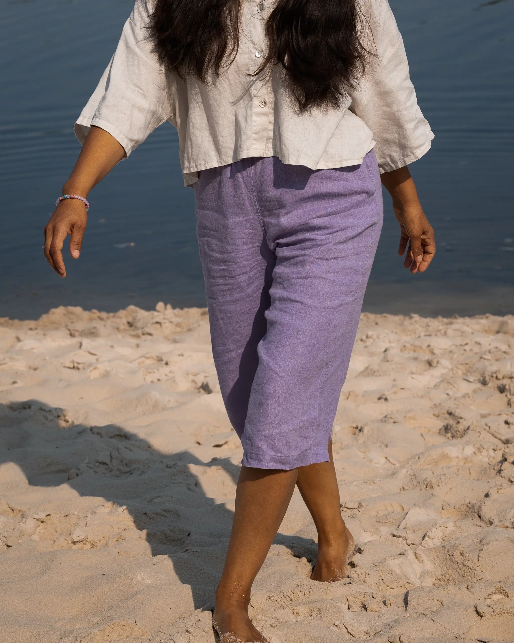 Damen Culotte aus hochwertigem und weichem 100% gewaschenem Leinen. Luftige Sommerhose mit weitem Bein und Hoher Taille, in vielen verschiedenen Farben. Unsere  Culotte für Damen sind luftig und leicht für den Sommer