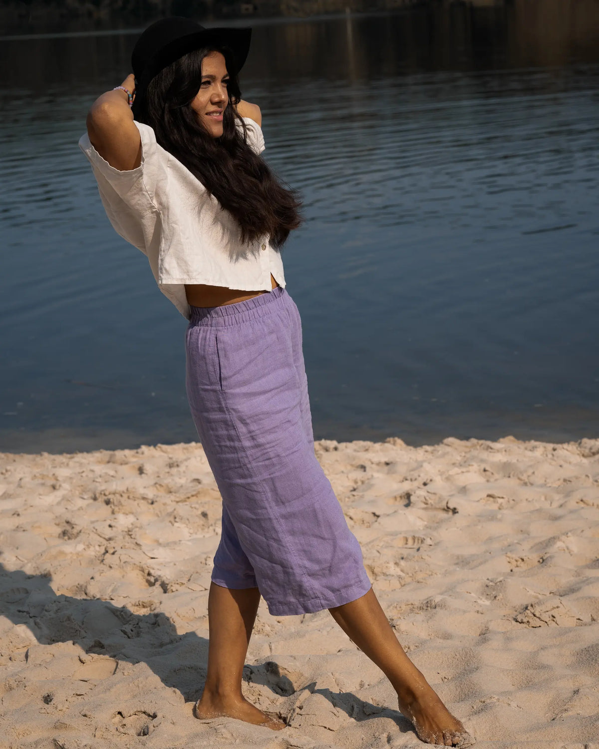 Damen Culotte aus hochwertigem und weichem 100% gewaschenem Leinen. Luftige Sommerhose mit weitem Bein und Hoher Taille, in vielen verschiedenen Farben. Unsere  Culotte für Damen sind luftig und leicht für den Sommer