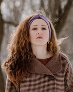 Knoten Stirnband aus nachhaltiger Merinowolle für Damen, rutschfest und angenehm zu tragen, perfekt für Alltag und Spaziergänge.