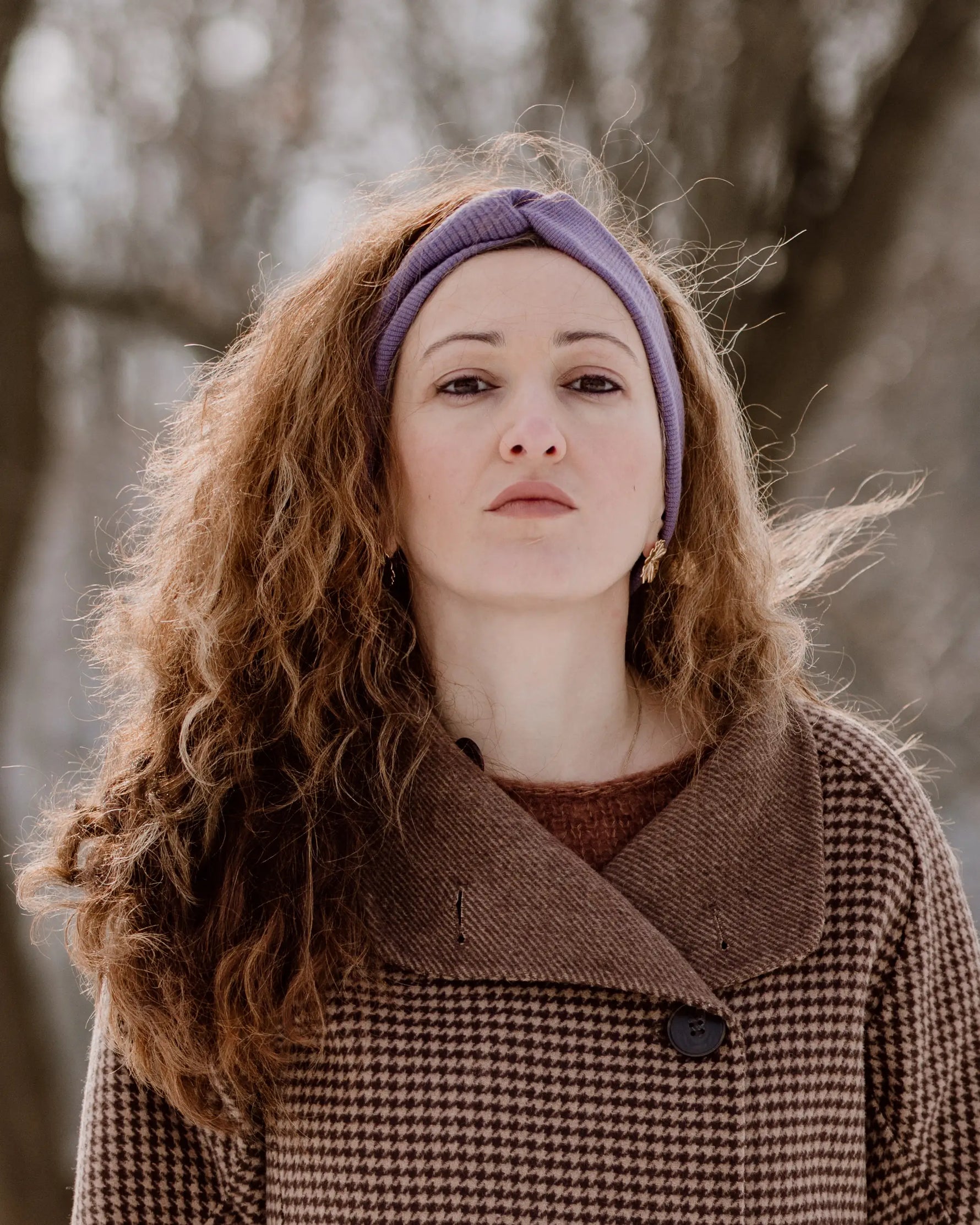Knoten Stirnband aus nachhaltiger Merinowolle für Damen, rutschfest und angenehm zu tragen, perfekt für Alltag und Spaziergänge.