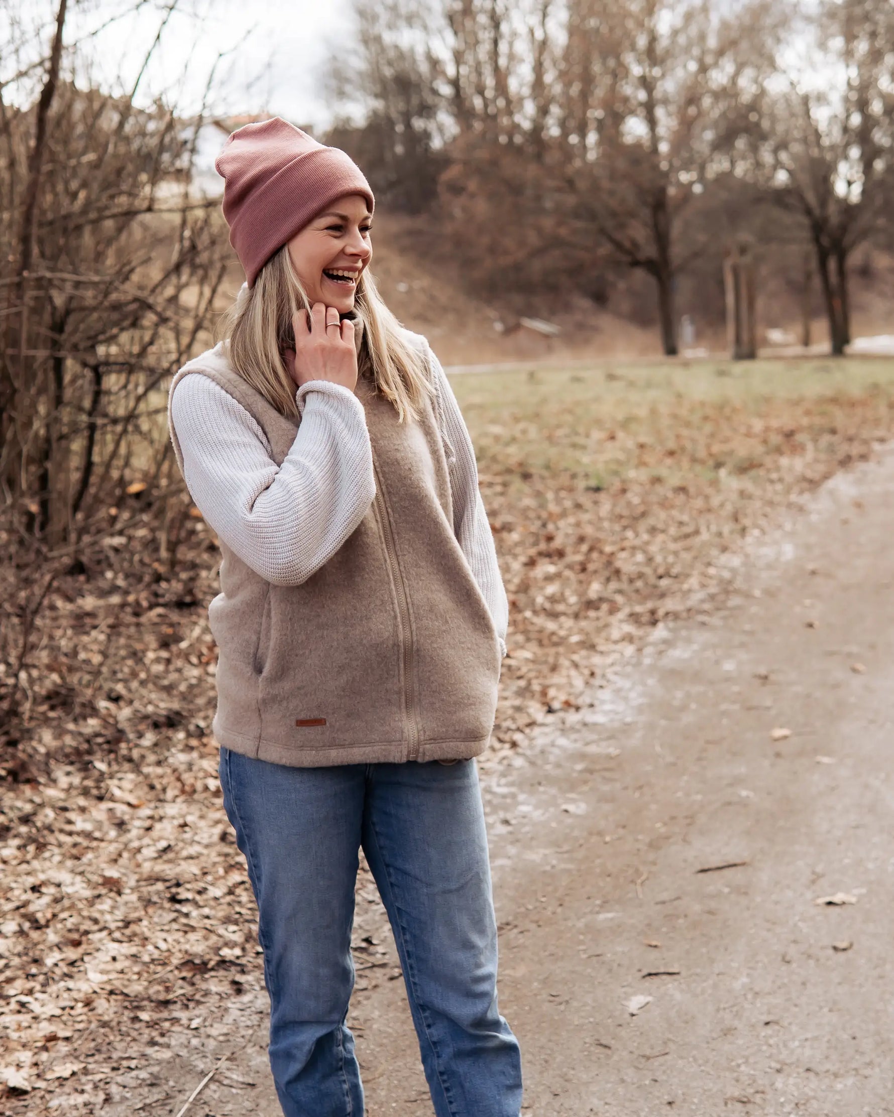 Damen Wollfleece Weste aus Bio Merinowolle in Sand, weich und atmungsaktiv für Alltag, Job und kühle Tage im Frühling und Herbst