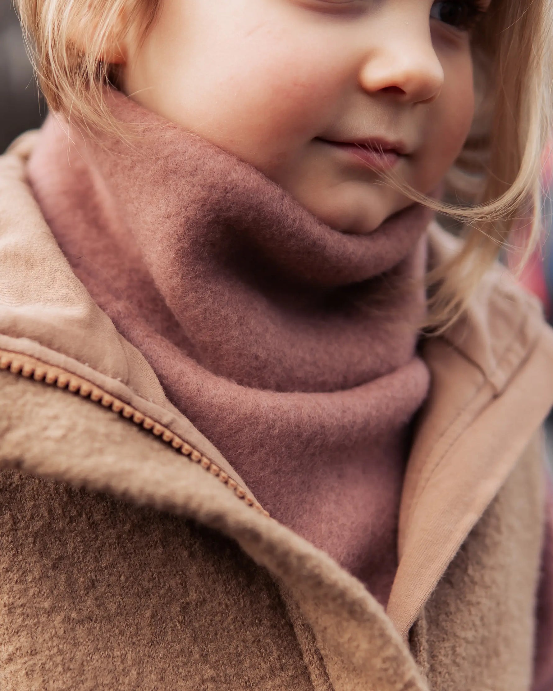 Nachhaltiger Wollfleece Schal für Kinder aus 100% Merino Schurwolle, atmungsaktiv und rutschfest für kalte Tage