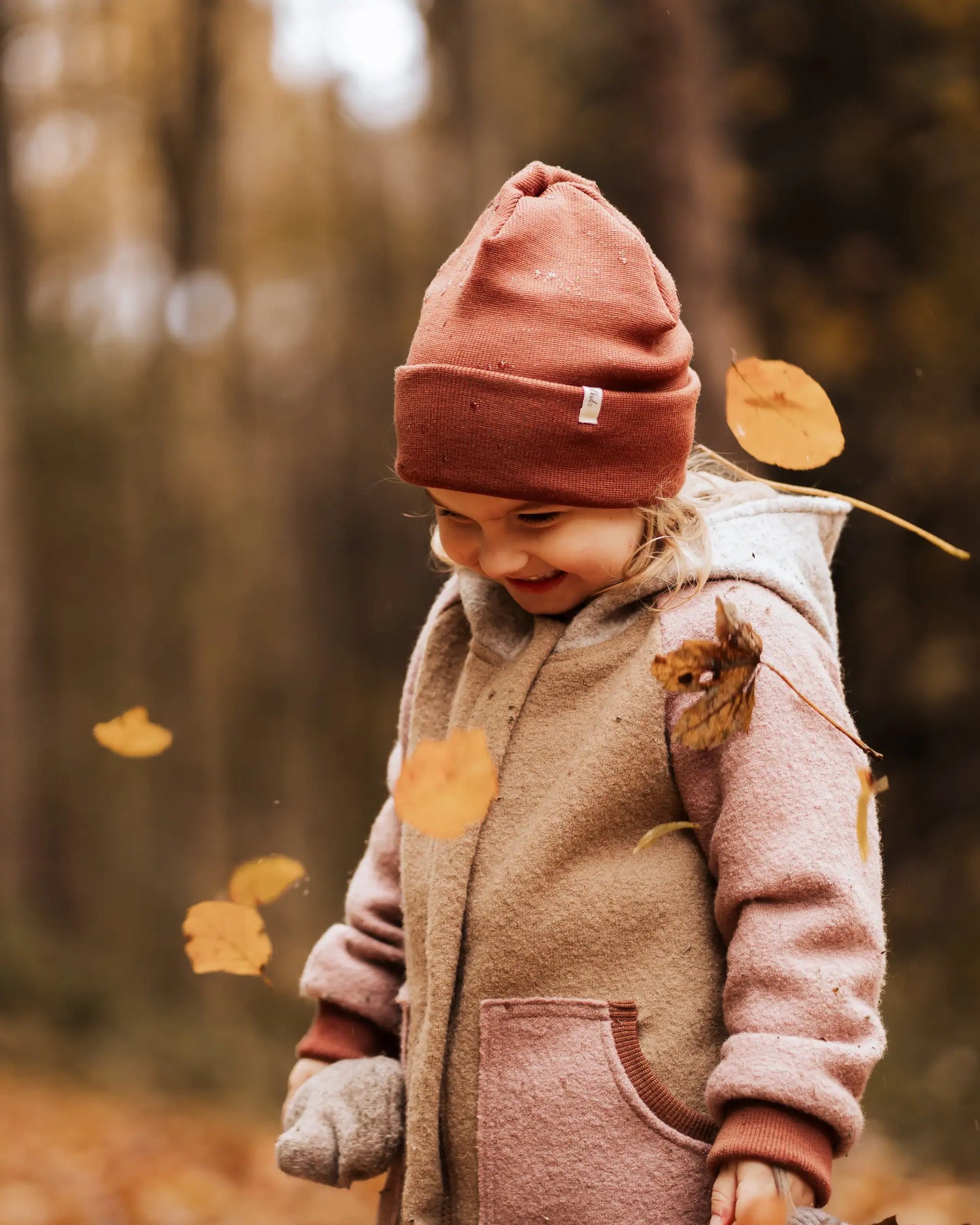 Nachhaltige Walkjacke für Kinder aus Schurwolle, wasserabweisend und atmungsaktiv, handgemacht und perfekt für kühle Tage.