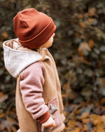 Bunte Kinder Wollwalkjacke mit Kapuze, verdecktem Reißverschluss und Merinowollbündchen, ideal für Spielplatz und Alltag.