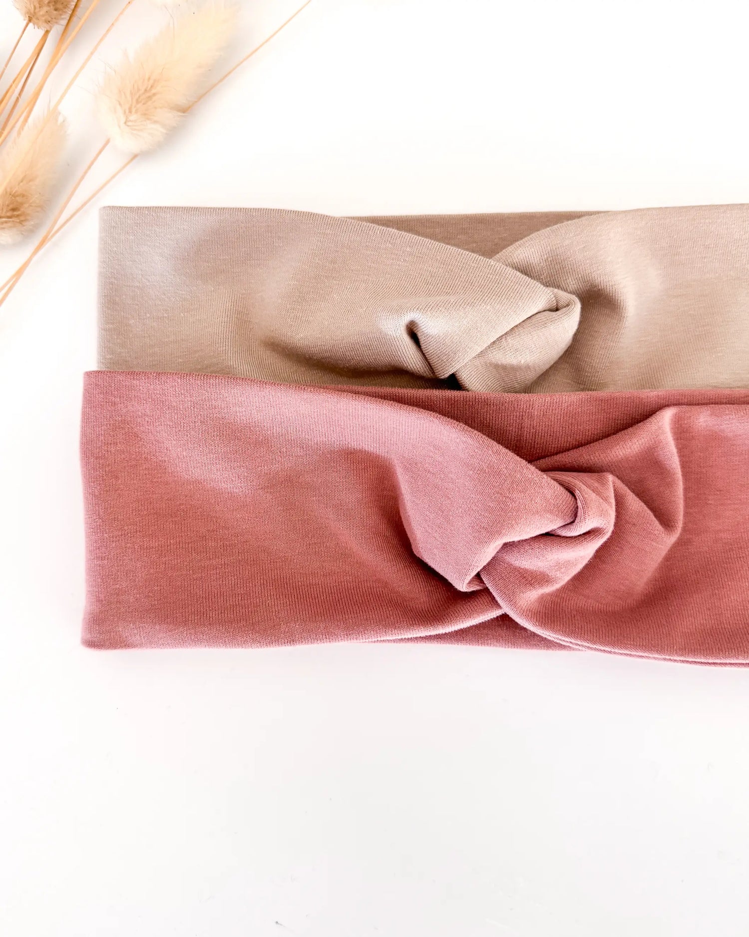 Haarband für Mädchen mit Twist in tollen floralen Mustern. Perfekt für Frühling, Herbst und Sommer. Schützt die Ohren vor Zugluft