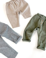 Kinder Leinenhosen aus Leinen in sand, olive und blau gestreift
