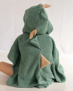 Kinder-Badeponcho aus Baumwoll-Frottee im Dinosaurier-Design mit Kapuze, Dinozacken und Bauchtasche – saugfähig, weich und ideal zum schnellen Abtrocknen nach Badewanne, Strand oder Schwimmbad.