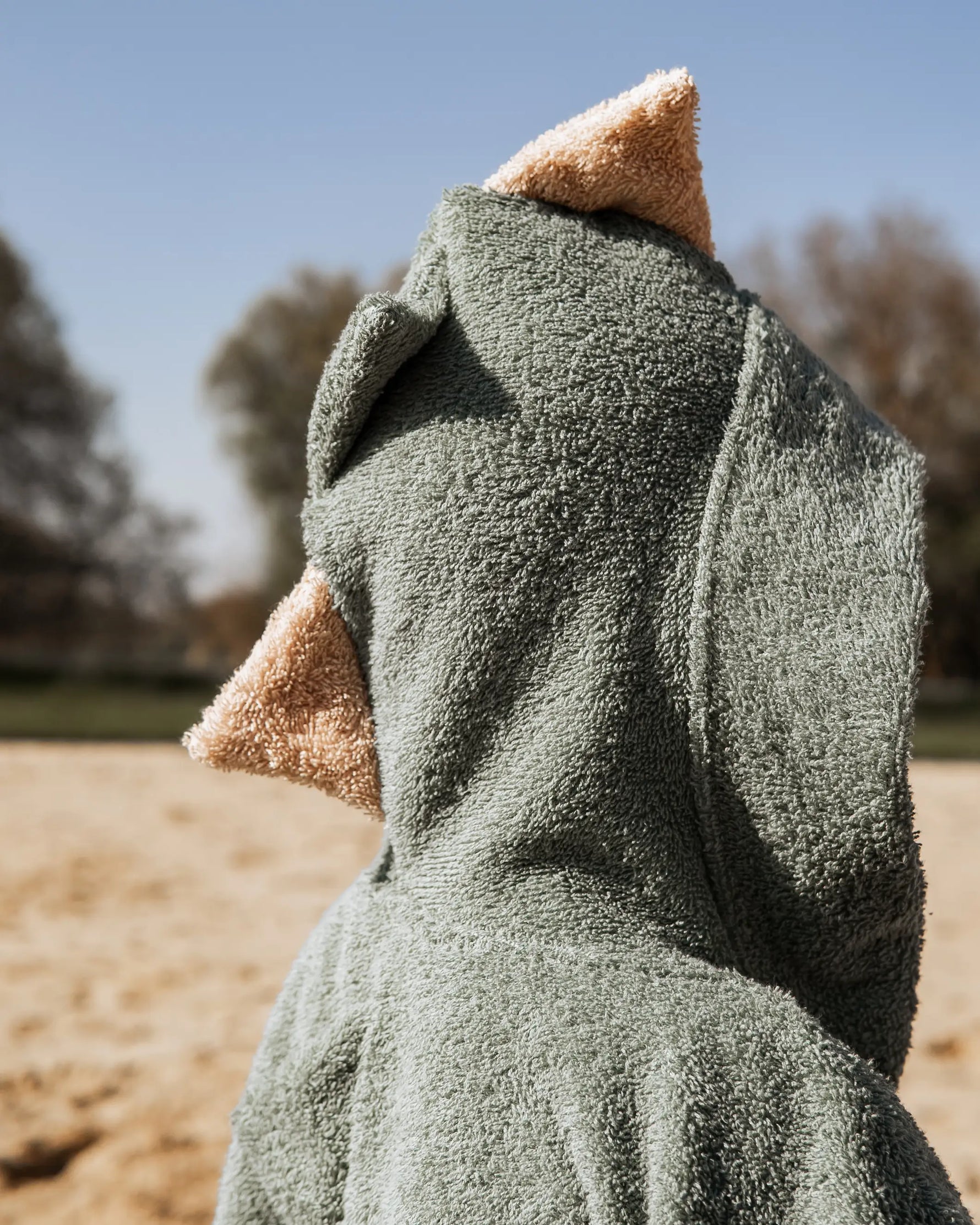Badeponcho für Babys und Kinder mit Dinozacken aus Baumwoll-Frottee, schnelltrocknend und hautfreundlich, erleichtert das Abtrocknen nach dem Baden oder Schwimmen.