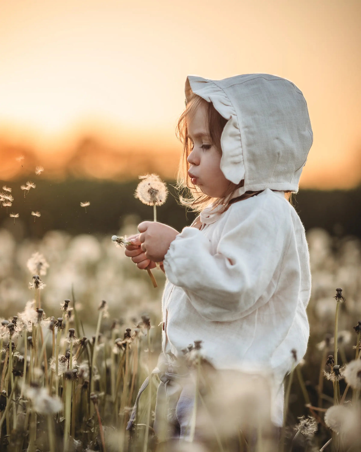 perfektes Sommer Leinen Outfit für Neugeborene und Kleinkinder für Taufe, Fotoshooting, Geburtstagsfest oder andere feierliche Anlässe. Wunderschöne Leinenkleidung für dein Kind und die ganze Familie, die alle begeistern wird