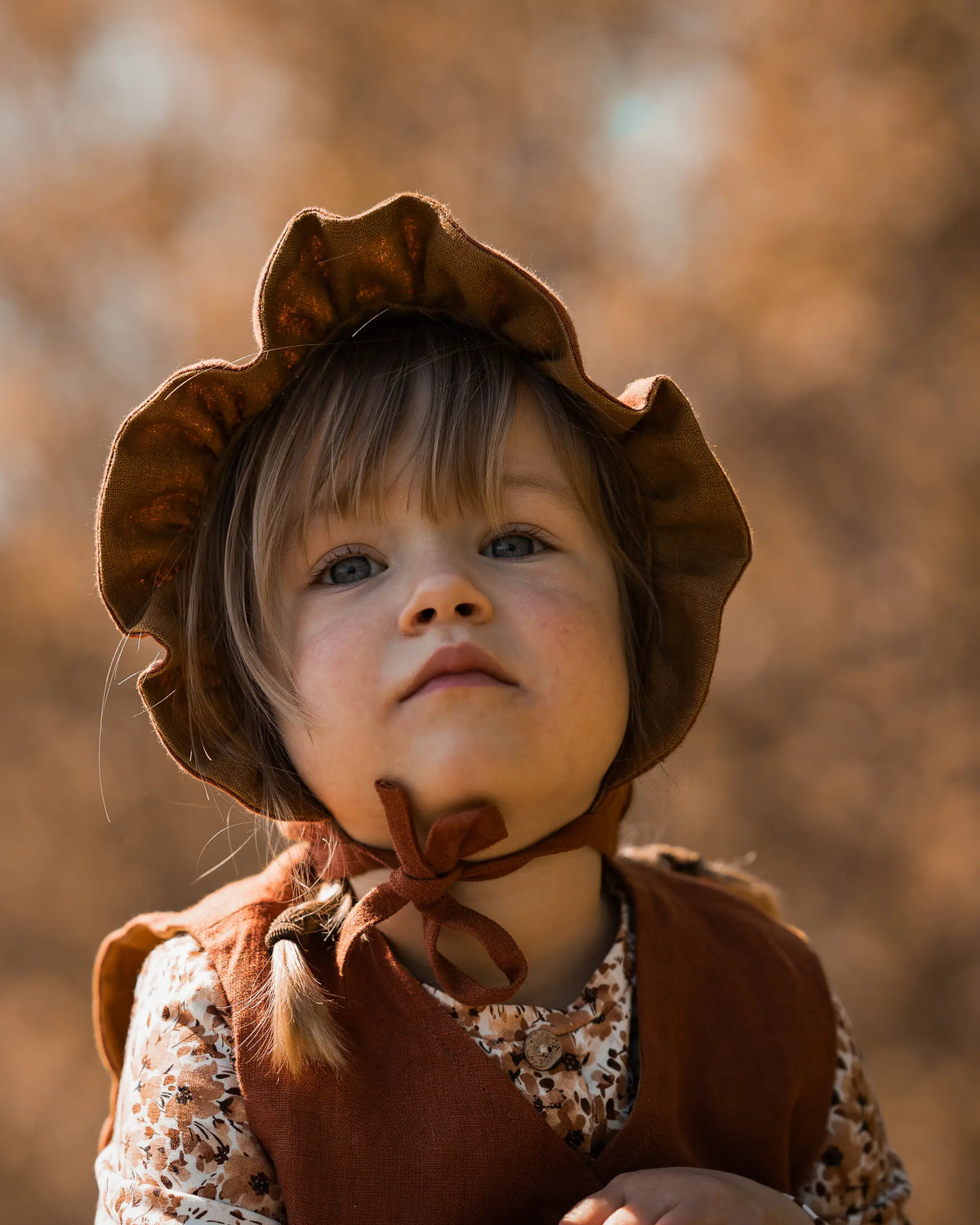 Leichte Baby Bonnet aus Leinen für Neugeborene und Kleinkinder, nachhaltige und hautfreundliche Sommermütze, wendbar und ideal kombinierbar mit Leinenkleidung für einen natürlichen Look.